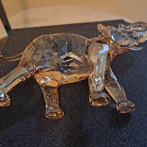 Swarovski Elephant in box with plaque and COA Pristine 1137207 - Picture 8 of 16